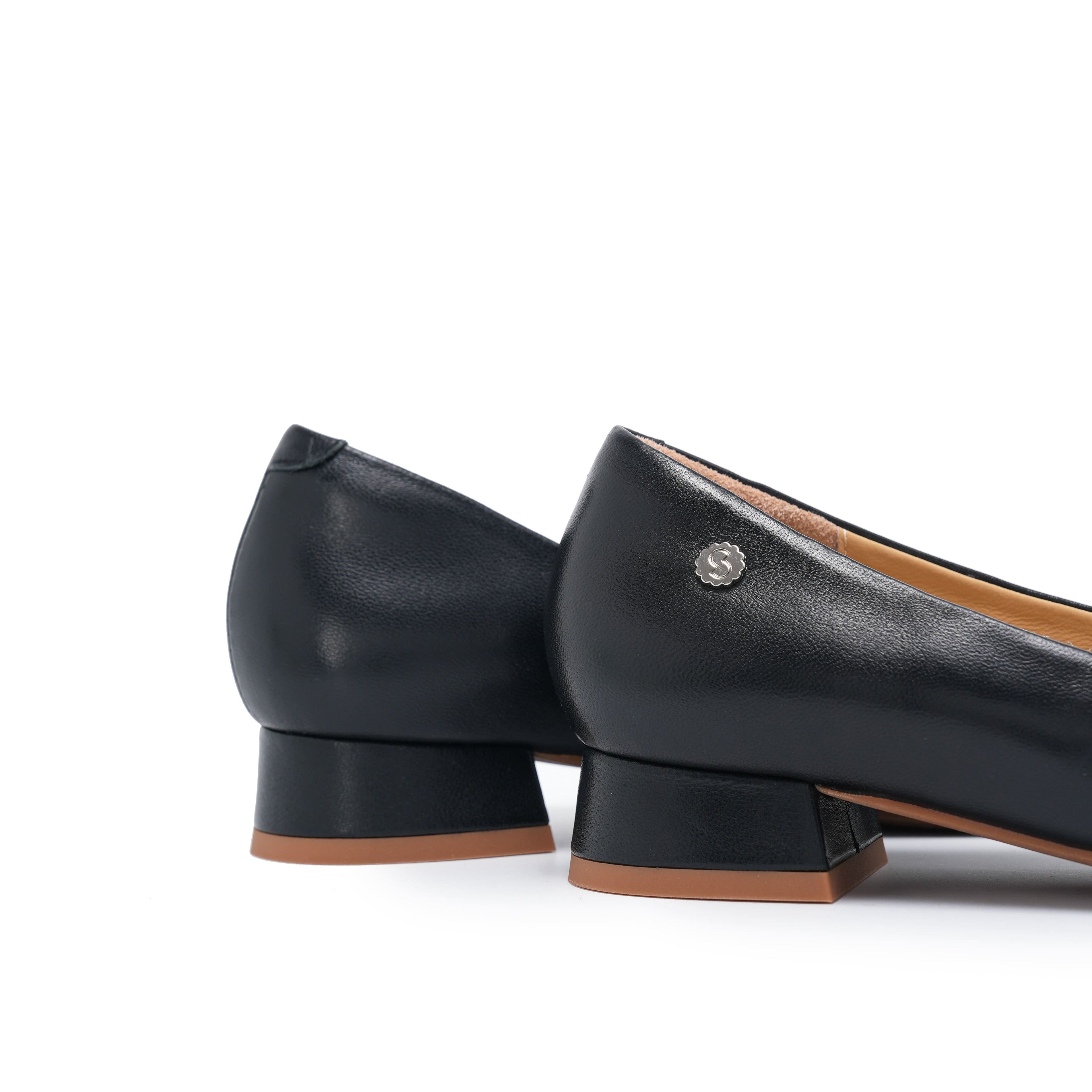 Pointed-Toe Block Heel Pumps - Black