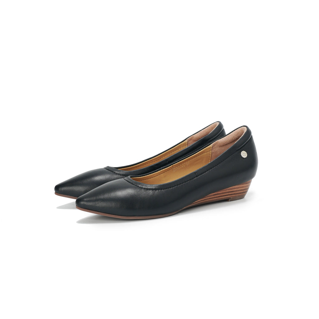 Pointed-Toe Wedge Pumps - Black