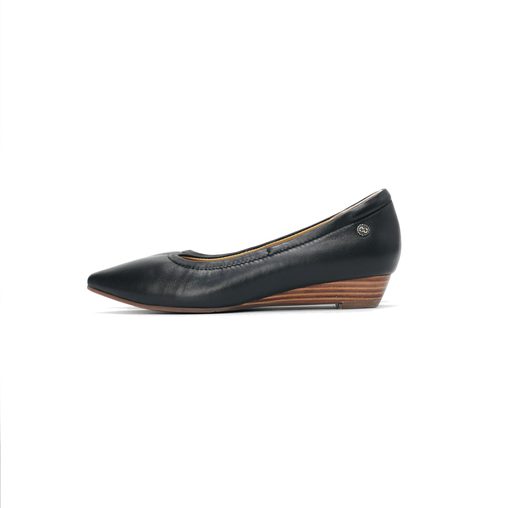 Pointed-Toe Wedge Pumps - Black